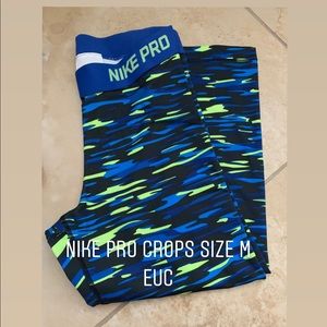 EUC-  Nike Pro Crop Legging- size M